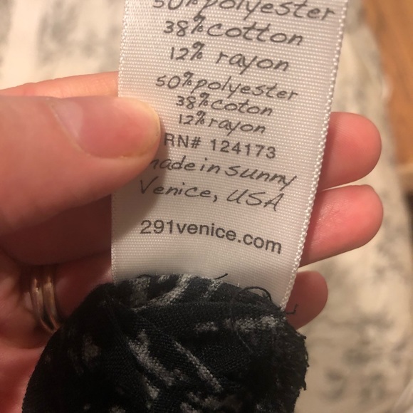 Bloomingdales Boxy Top - Picture 4 of 4